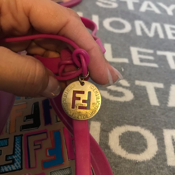 ❤️SOLD❤️% Authentic Fendi Pink Rubber Sandals - Picture 4 of 8